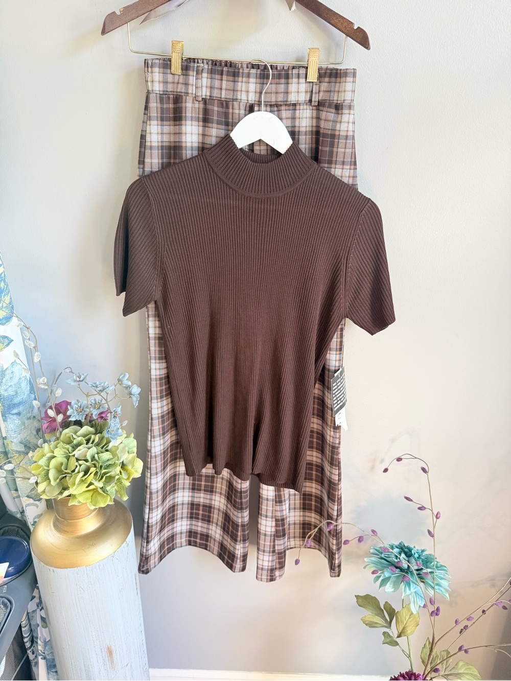 Brown ribbed mock neck short sleeve top and plaid pants